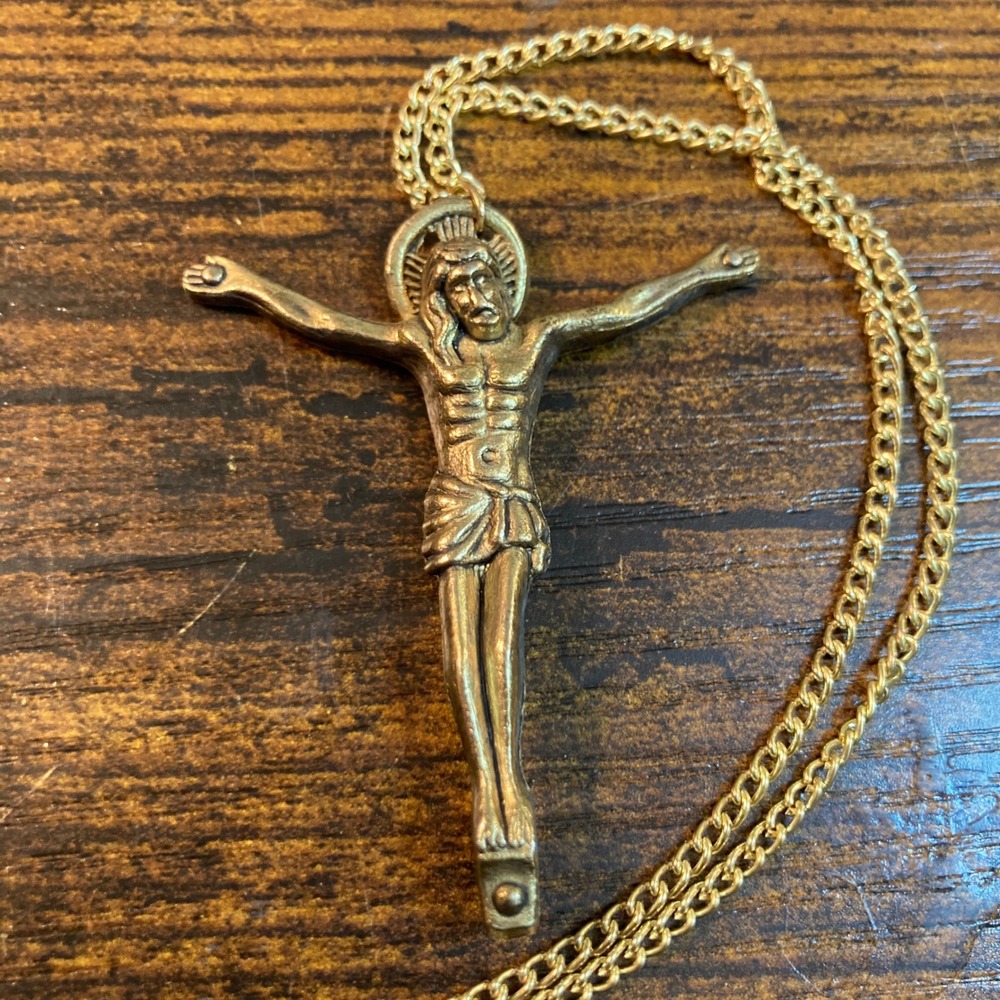 Gold Tone Crucifix Necklace Jesus Christ Large Pendant 20 Inch Chain